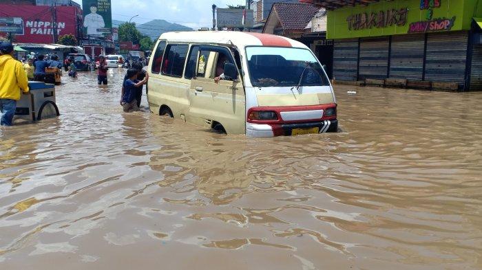 HARI INI Bandung Selatan Kembali Terendam Banjir, Air Genangi Jalan Raya Dayeuhkolot Mulai Tadi Pagi