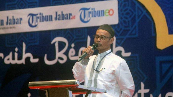 Mahalnya Senyuman di Kantor Imigrasi