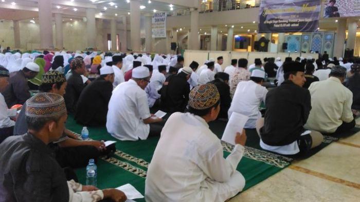 Ribuan Warga Kota Bandung Gelar Istighasah, Ini Tujuannya