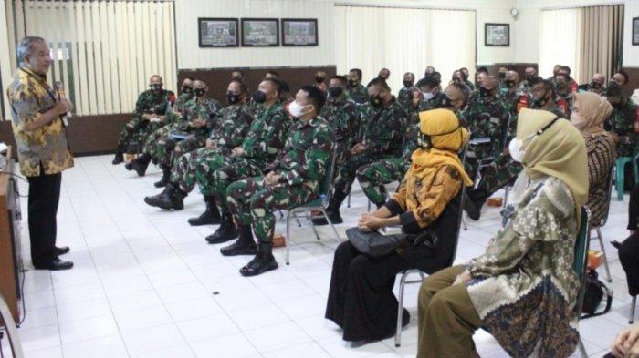 Apresiasi Babinsa Teladan, Pakar Komunikasi Dr Aqua Dwipayana Beri Hadiah Wisata ke Bali dan Yogya