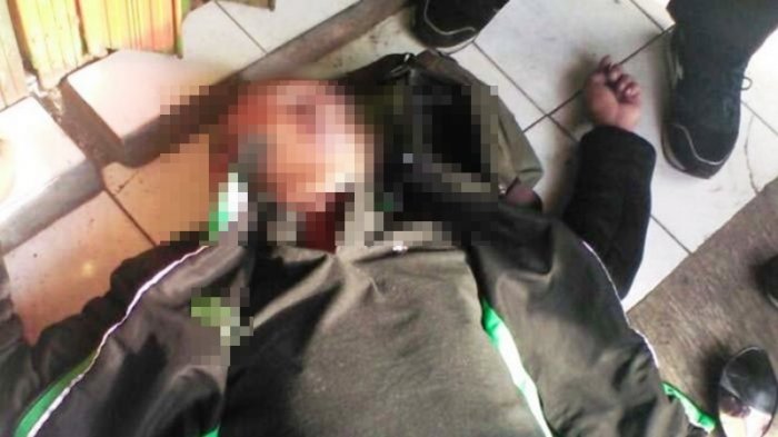 Driver Ojek Online Meninggal di Depan Toko, Diduga Kena Serangan Jantung