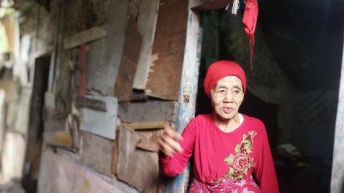 Kisah Pilu Emak Esih, Lansia yang Hidup Sebatang Kara di Rumah Tak Layak Huni di Tengah Kota Bandung
