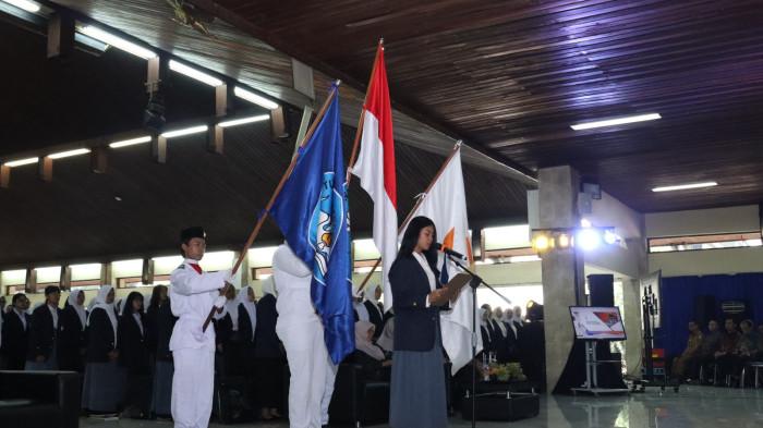 MAHASISWA BARU POLBAN - Janji mahasiswa yang dibacakan oleh mahasiswa baru saat pelantikan di Polban, Selasa (5/8/2025). 