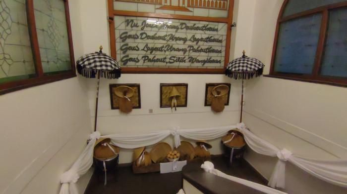 BUDAYA SUNDA - Area dalam Gedung Sate di Kota Bandung yang sedang ditata ulang.  Gedung Sate yang menjadi Kantor Gubernur Jabar, tengah dilakukan renovasi agar lebih bernuansa Sunda sejak beberapa pekan terakhir.