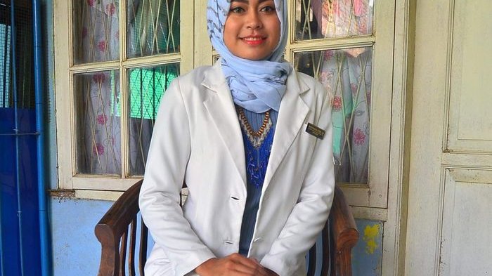 Hani Nurhanifah, Tak Melulu Jadi Tukang Obat di Apotek