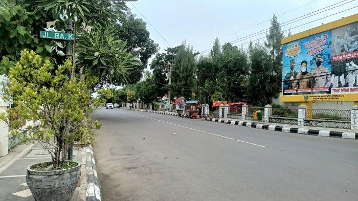 Sepinya Jalanan di Pusat Kota Indramayu Sore Ini, Jalan Ditutup dan Toko-toko Harus Tutup