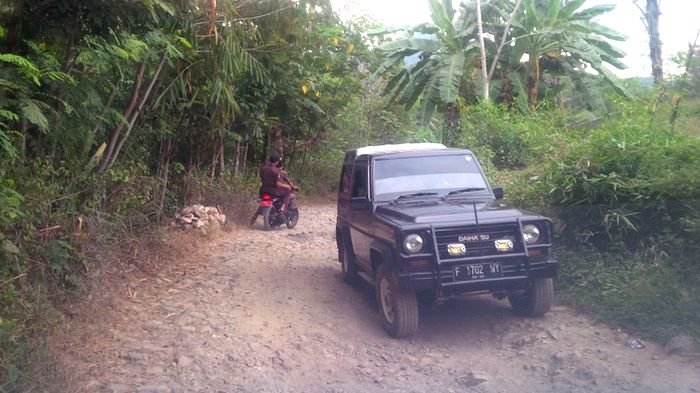 Jalan Rusak Parah Sepanjang 17 Kilometer, Naik Ojek Pun Ongkosnya Capai Rp 150 Ribu