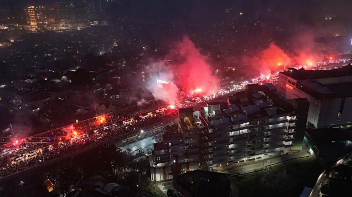 jembatan pasupati flare bobotoh persib