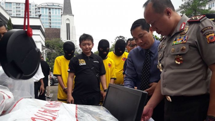 Ditawarkan Lewat Facebook, Sindikat Pemalsu STNK Ini Akhirnya Dicidup oleh Polisi yang Menyamar