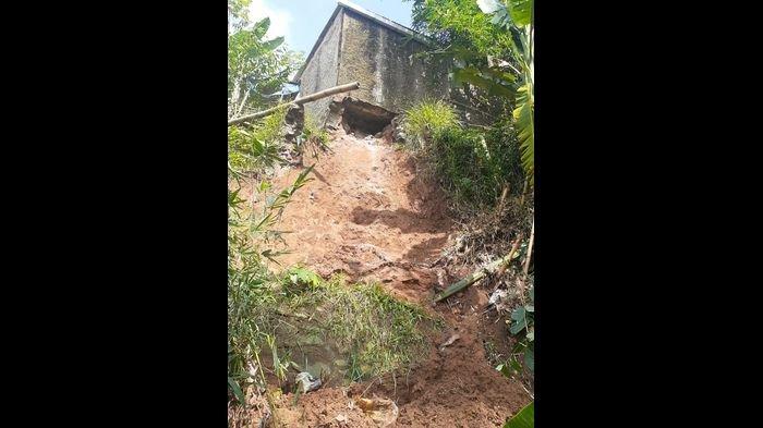 Longsor dan Pergerakan Tanah Merusak Rumah Warga di Termpat Berbeda di Sukabumi