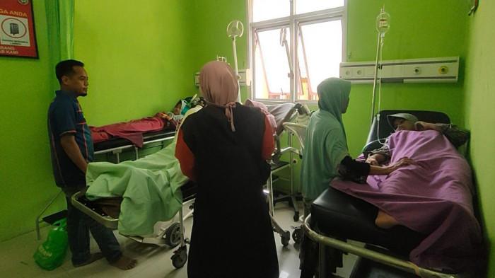 KORBAN JEMBATAN AMBRUK - Kondisi Empat siswa sedang dirawat di Puskesmas Cikembulan setelah terjatuh di jembatan gantung di Dusun Nengklok, Desa Pajaten, Kecamatan Sidamulih, Sabtu (4/10/2025) sekitar pukul 08.30 WIB.