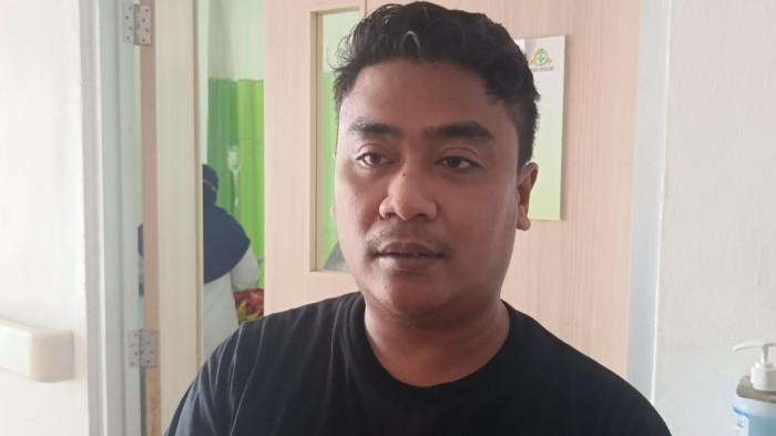 Rudi Alamsyah (27), warga Desa Kedungmulya, Kecamatan Babakan, anak dari Siti Erningsih, korban selamat saat angin puting beliung menghancurkan gedung IGD Klinik Kita Sehat, Kecamatan Ciledug, Kabupaten Cirebon.