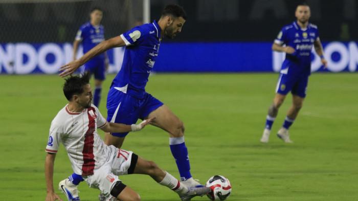 LAGA PERSIB BANDUNG - Persib Bandung kembali memperpanjang tren kemenangan setelah mengalahkan Persis Solo di Stadion Gelora Bandung Lautan Api (GBLA), Senin (27/10/2025).