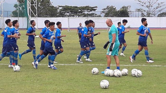 Teja Paku Alam ke Persib? Ini Jawaban Pelatih Kiper Anyar Maung Bandung Luizinho Passos