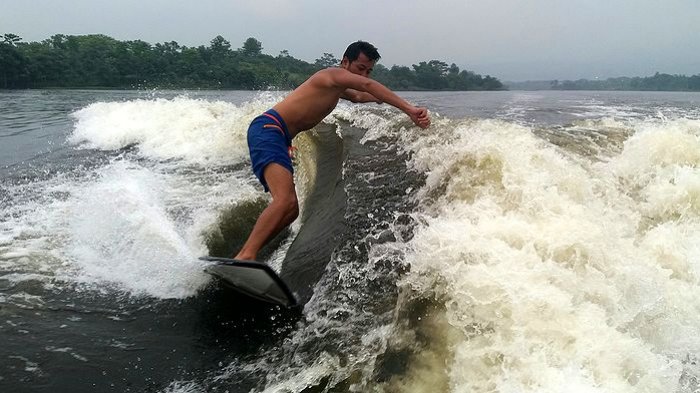 BREAKING NEWS FOTO: Atlet Ski Air Giat Berlatih di Waduk Saguling