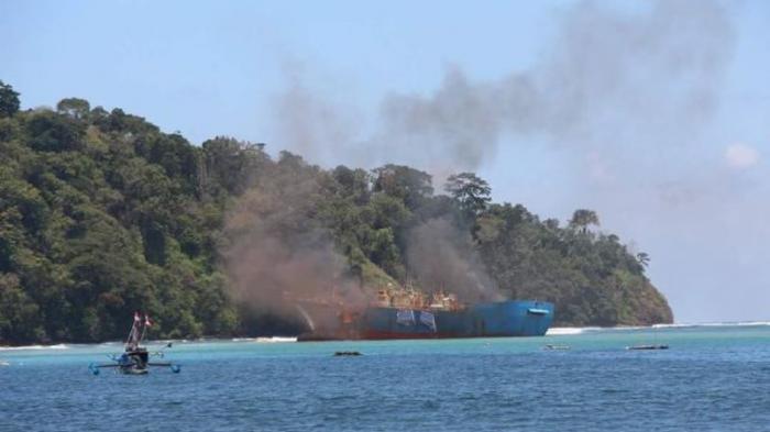 Kapal Viking Diledakkan di Pangandaran