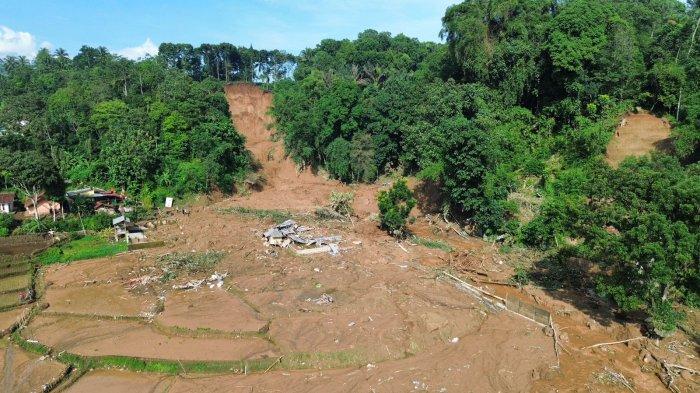 AWAS Masih Ada Potensi Longsor di Cipondok Subang, di Atas Lereng Masih Ada Retakan