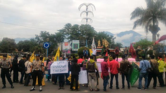 Mahasiswa Tuding Perjalanan Dinas Pejabat Garut Hanya Buang-buang Uang