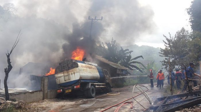 Mobil Tangki BBM Meledak, Tujuh Rumah Ikut Terbakar