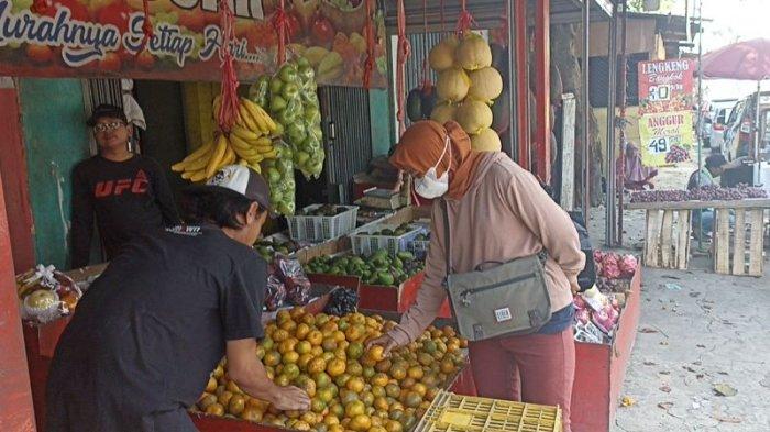 Viral Kios Buah Diserang Pemuda Bawa Senjata Tajam di Karawang, Gara-gara Ditegur Ambil Buah Anggur