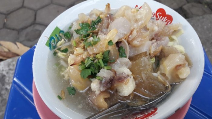 Mie kocok nikmat disantap saat panas.