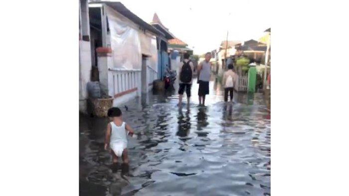 Banjir Rob di Pesisir Eretan Indramayu Makin Parah, Hari Ini  Capai Ketinggian 1,2 Meter