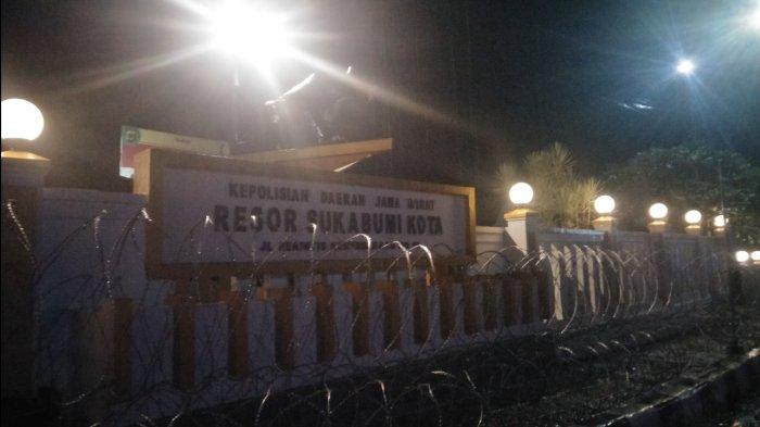 Mabes Polri Diserang, Polres Sukabumi Kota Pasang Kawat Berduri untuk Tingkatkan Keamanan