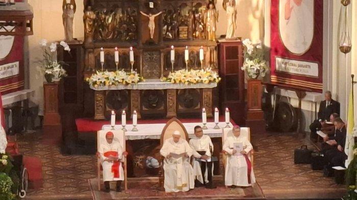 paus-fransiskus-di-katedral.jpg