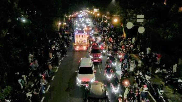 Malam Minggu Bandung Heboh! Pawai Kendaraan Hias HUT ke-215 Bikin Kota Makin Hidup