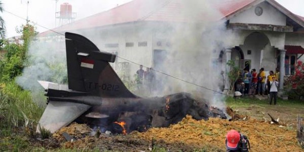 Panglima TNI Acungkan Jempol kepada Wartawan