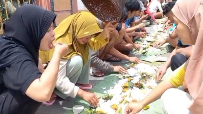 pung Haur Kuning, Desa Hegarsari, Kecam
