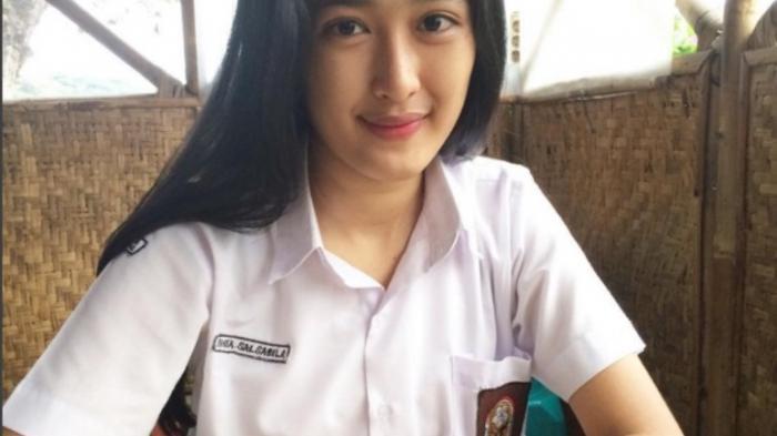 Rania Salsabila si Cantik Putri Pelatih Semen Padang FC Nil Maizar yang Jadi Perbincangan Netizen