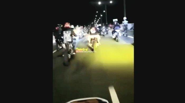 Viral Video Rombongan Motor Trail Masuk Tol, Ngebut dan Penuhi Jalan, Ada yang Atraksi Wheelie