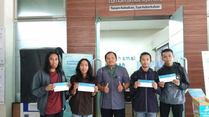 11 Mahasiswa Asal Palu yang Berkuliah Sementara di ITB Mendapatkan Bantuan Biaya Studi