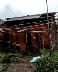 Angin Puting Beliung Mengamuk di Indramayu Sapu Permukiman Warga, 45 Rumah Rusak Ringan hingga Berat
