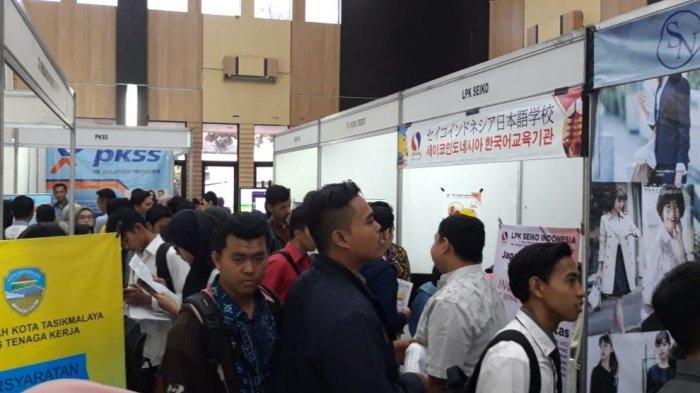 Pencari Kerja Serbu Gedung Serbaguna Balai Kota Tasikmalaya, Ada 3.000 Lowongan Pekerjaan