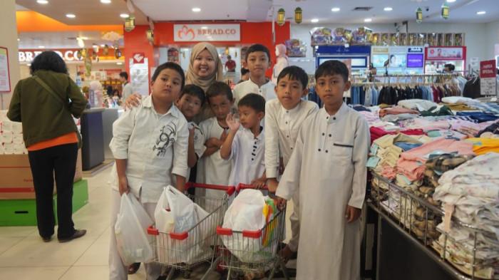 SAFARI EDUKTAIF RAMADHAN - Pada bulan Ramadhan kali ini, Rumah Amal Salman menggelar agenda Semarak Ramadhan pada Sabtu, 28 Februari 2026. Sebanyak 100 anak yatim penerima Beasiswa Teladan Negeri diajak mengikuti rangkaian safari edukatif dan kebersamaan yang berkesan.