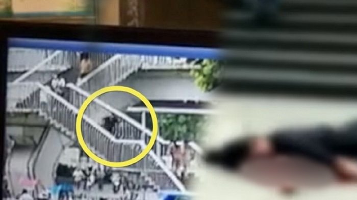 Terlalu Asyik Main Ponsel saat Menuruni Tangga Penyebrangan, Wanita ini Berakhir Tragis