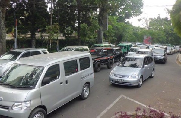 Jalan Tamansari-Siliwangi Lumpuh