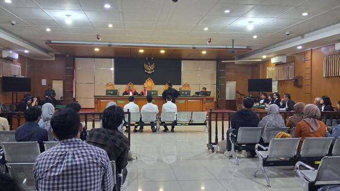 EFISHERY - Terdakwa kasus dugaan penipuan dan tindak pidana pencucian uang atau TPPU, Gibran Chuzaefah Amsi El Farizy yang merupakan eks petinggi start up eFishery menjalani sidang dengan agenda pembelaan di Pengadilan Negeri Bandung, Rabu (22/4/2026).