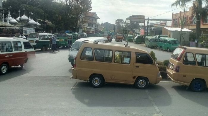 Tolak Ojek Online di Garut, Sejumlah Sopir Angkot Lakukan Aksi Ini