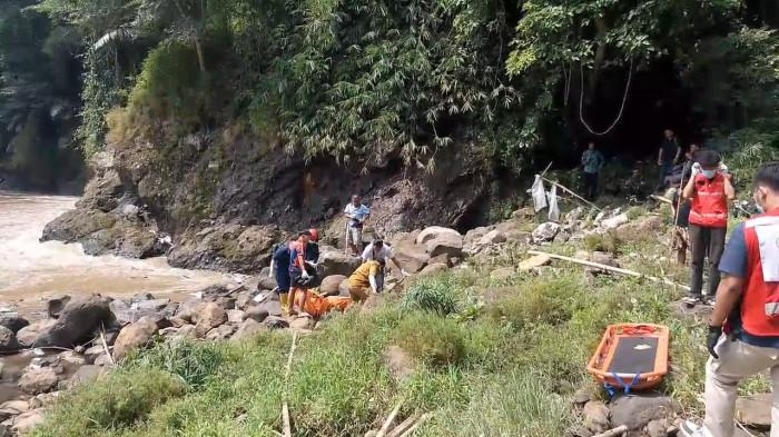 SPOT MANCING - Spot mancing tempat penemuan mayat. Petugas gabungan ketika melakukan evakuasi penemuan mayat di sungai Citanduy. Bahkan lokasinya sudah dua kali ditemukan mayat mengambang, Selasa (19/5/2026).