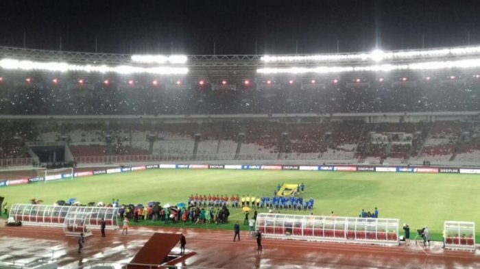 Edy Rahmayadi Disambut Nyanyian Revolusi PSSI oleh Puluhan Ribu Penonton Indonesia vs Islandia