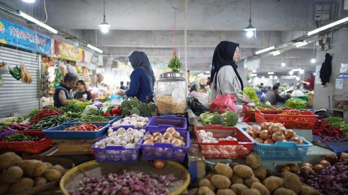 Menjelang Nataru, Harga Bahan Pokok di Pasar Kosambi Kota Bandung Naik, Stok Aman