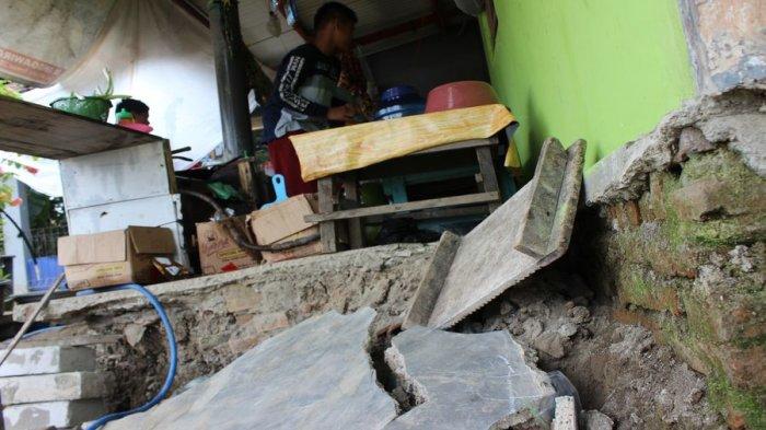 Tiga Rumah Rusak Berat Akibat Tanah Ambles di Kertasemaya Indramayu, Tiap Hari Tanah Turun 5 Cm