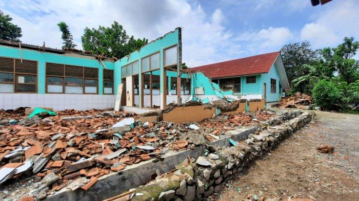 Tiga Ruang Kelas di SDN Bojongsari 1 Karawang yang Ambruk Ternyata Sudah Dianggarkan Diperbaiki
