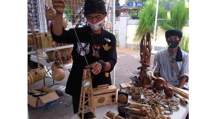 Di Tangan Mang Utis, Limbah Bambu dari Sungai Citanduy Disulap Menjadi Barang Bernilai Seni Tinggi