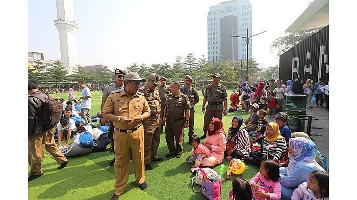 Pengunjung Alun-alun Kota Bandung Mendapat Pujian dari Wakil Wali Kota Yana Mulyana
