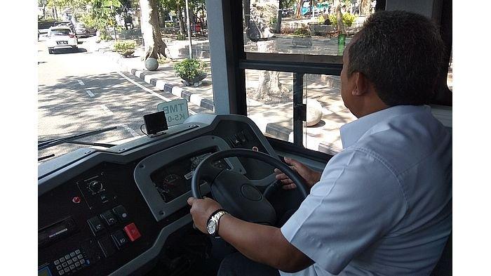15 Bus TMB Koridor V Dilucurkan, Yana Langsung Jajal Mengendarai, Berikut Rute dan Tarifnya