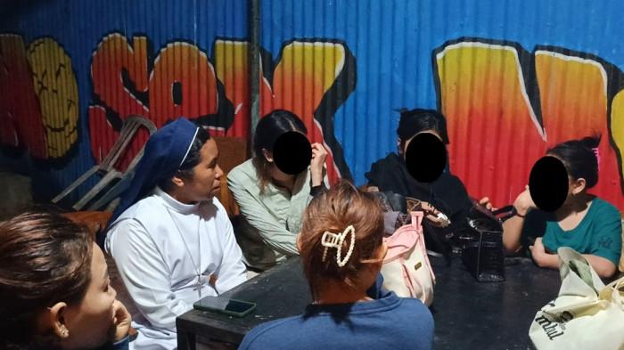 KORBAN TPPO - Foto penyelamatan warga Jawa Barat yang diduga menjadi korban perdagangan orang di Kabupaten Sikka, Nusa Tenggara Timur, pada Jumat 23 Januari 2026. Foto Tribun Flores